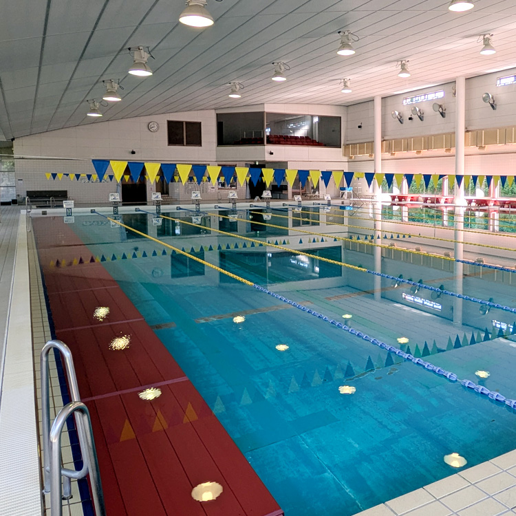 黒瀬屋内プールのプール全体写真