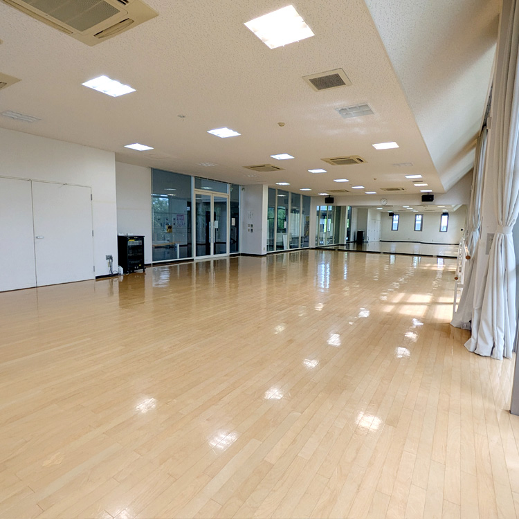 黒瀬屋内プール1階トレーニング室内の写真