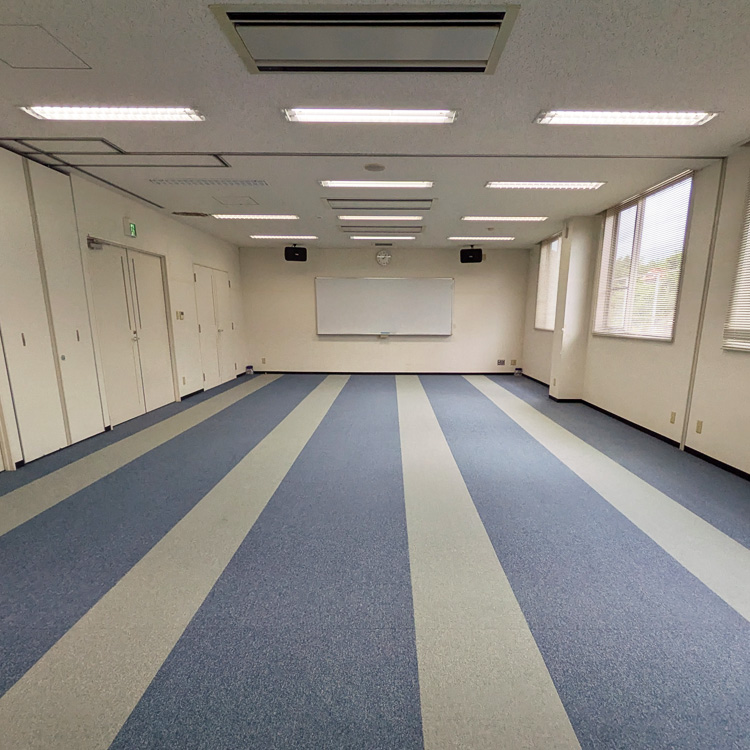 黒瀬屋内プール2階会議室内の写真