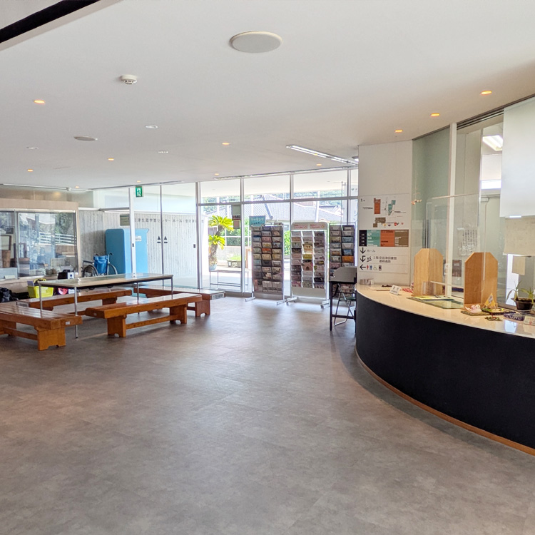 安芸津生涯学習センターロビーの写真