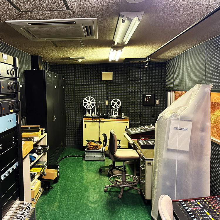 黒瀬生涯学習センター2F映写・調音・調光室の写真